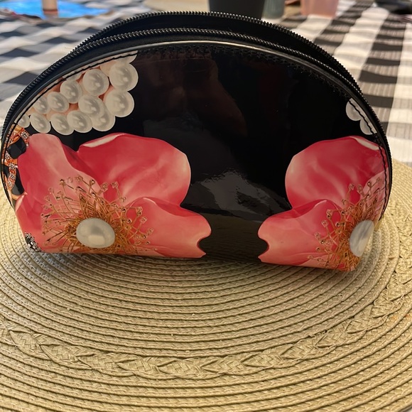 Wristlet - Picture 3 of 4